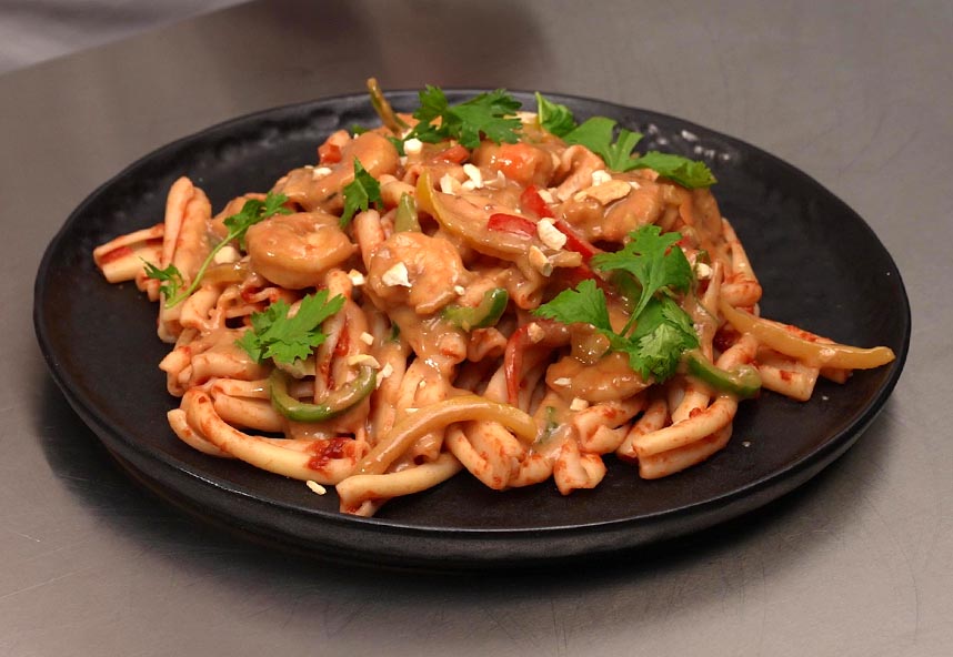 Shrimp with cashews and peanuts pasta